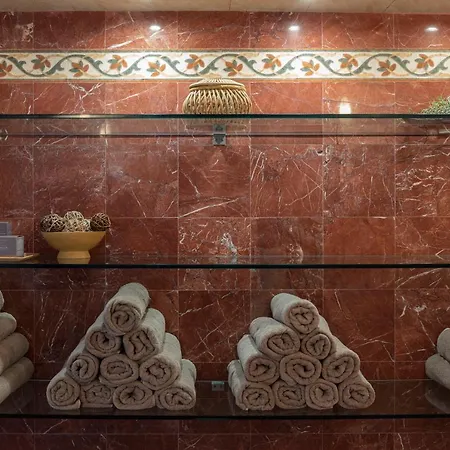 Готель Aquila Porto 5*